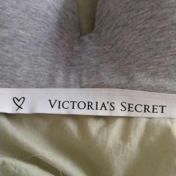 Victoria Secret  - Picture 3 of 5